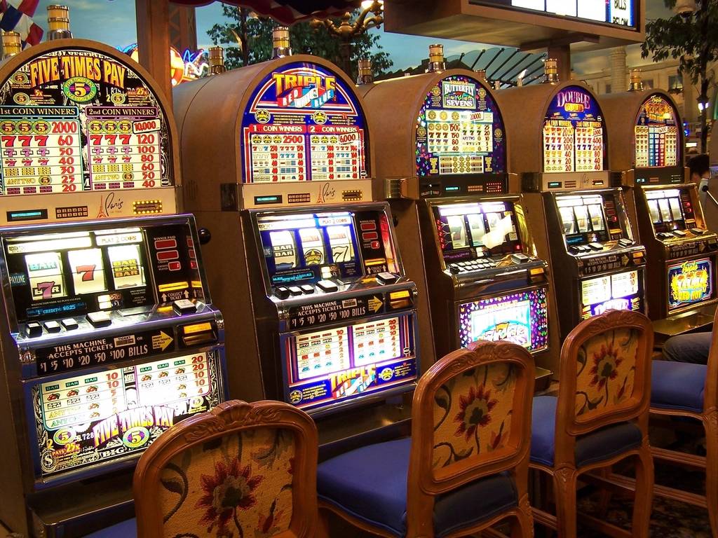 Barisan mesin slot di kasino Las Vegas