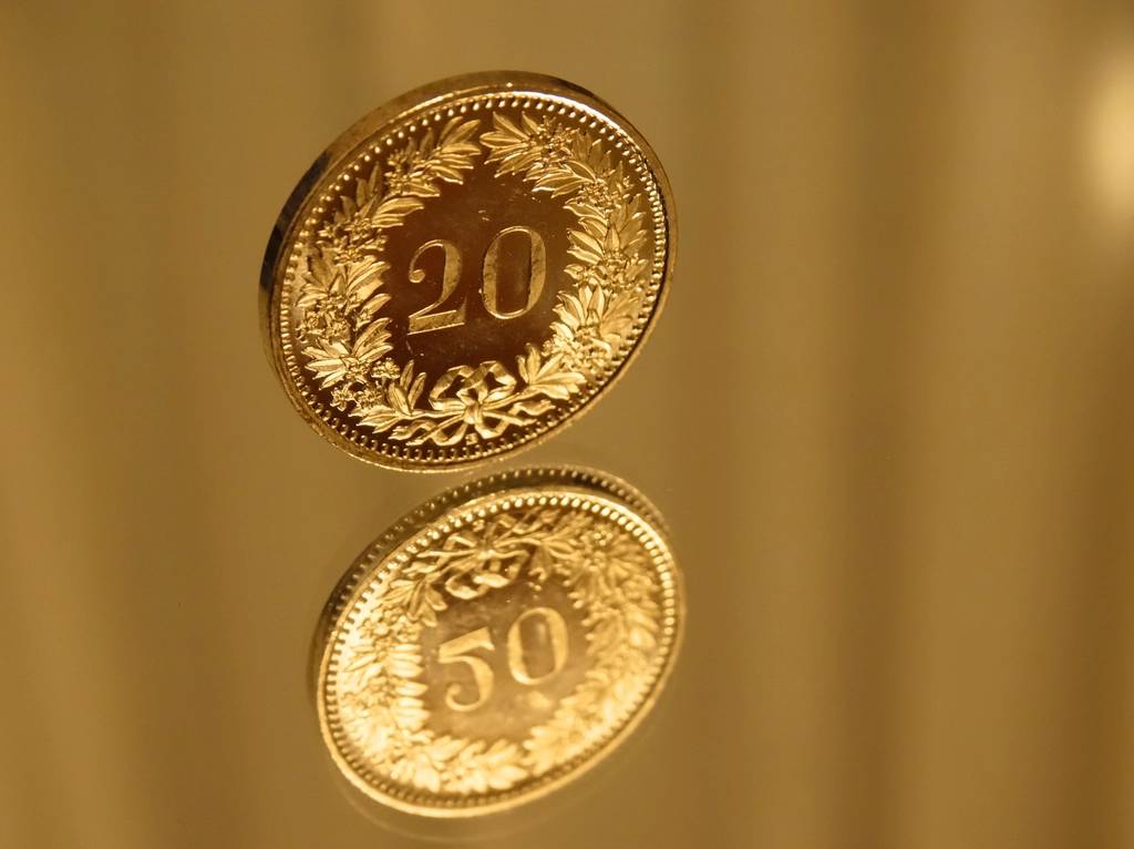 Kumpulan koin emas sebagai ilustrasi bonus selamat datang